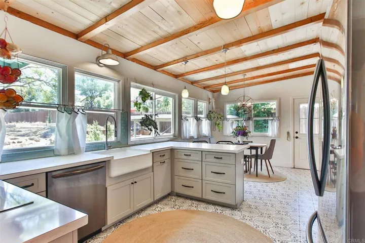2811 Suncrest Boulevard, El Cajon, California 92021