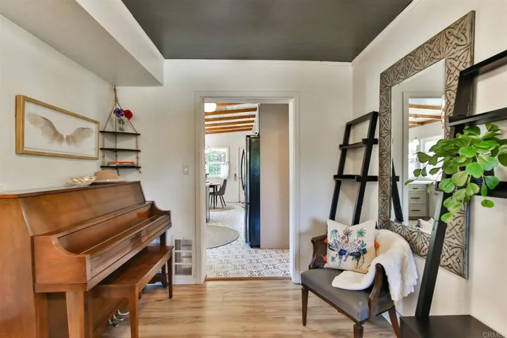 2811 Suncrest Boulevard, El Cajon, California 92021