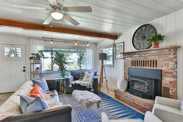 2811 Suncrest Boulevard, El Cajon, California 92021