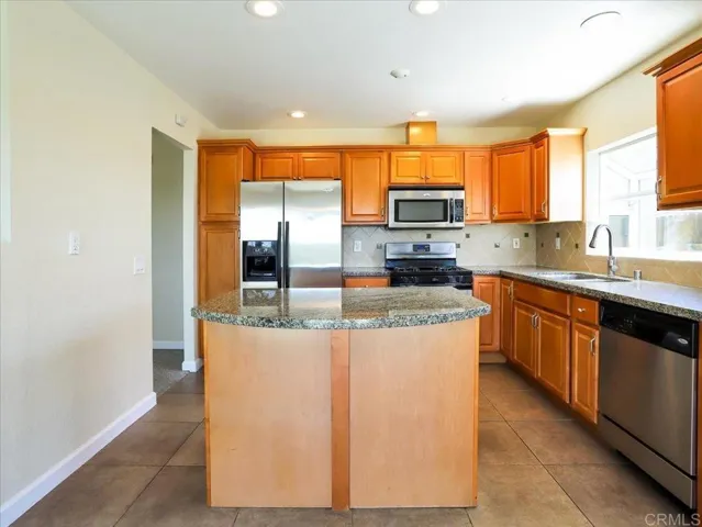 423 Garey Drive, Vista, California 92084