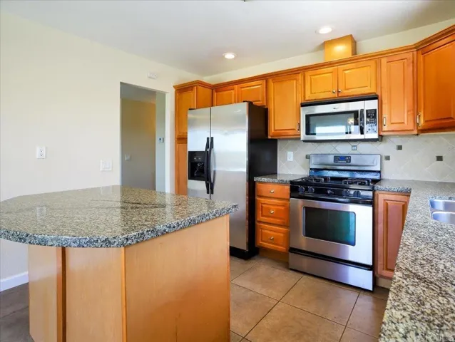 423 Garey Drive, Vista, California 92084