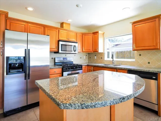 423 Garey Drive, Vista, California 92084