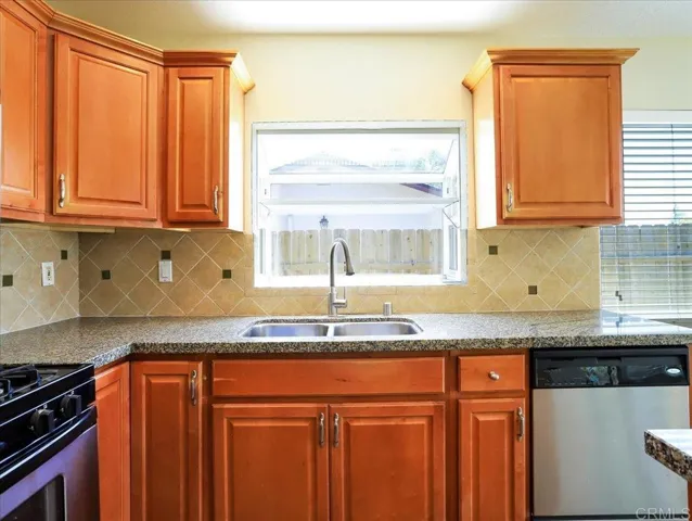 423 Garey Drive, Vista, California 92084