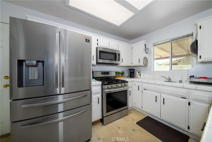 14910 La Brisa Road, Victorville, California 92392