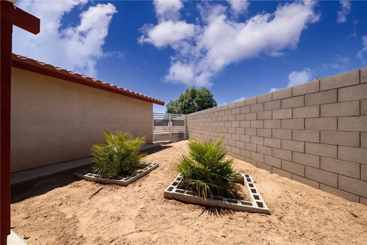 14910 La Brisa Road, Victorville, California 92392