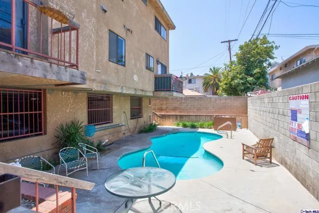 14735 Victory Boulevard 6, Van Nuys, California 91411