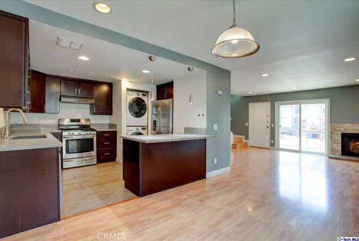 14735 Victory Boulevard 6, Van Nuys, California 91411