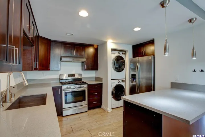 14735 Victory Boulevard 6, Van Nuys, California 91411