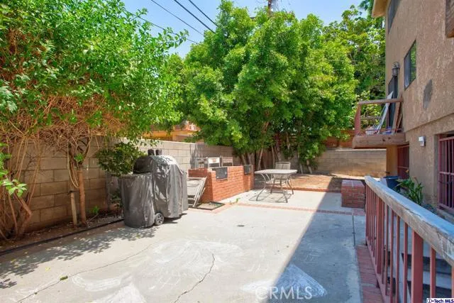 14735 Victory Boulevard 6, Van Nuys, California 91411