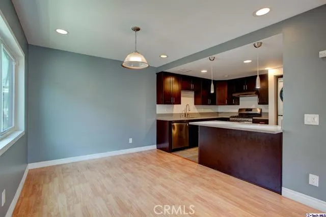 14735 Victory Boulevard 6, Van Nuys, California 91411