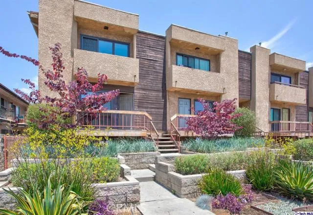 14735 Victory Boulevard 6, Van Nuys, California 91411