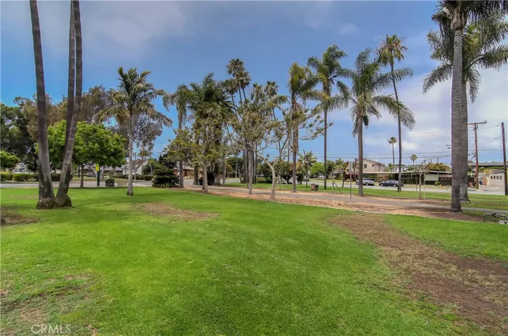 Lake Park offers lots of palms, play and picnics...