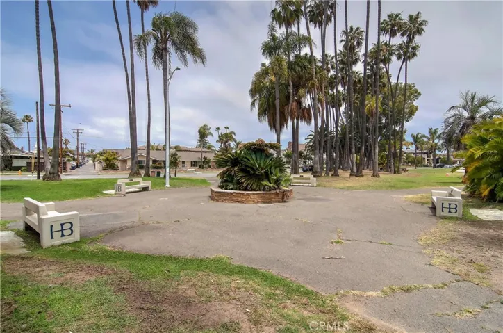 Historic Lake park is just across the street.