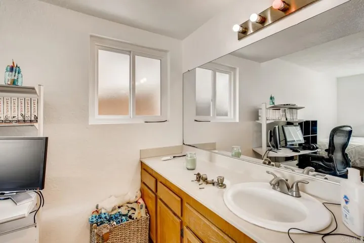 2134 Skyview Gln, Escondido, California 92027