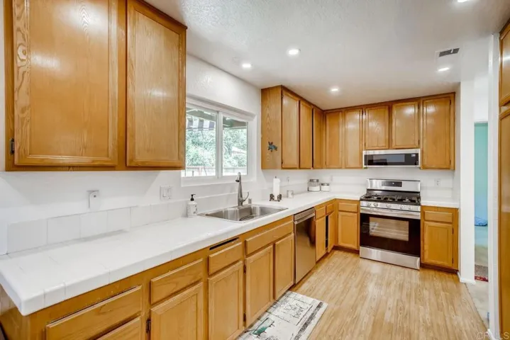 2134 Skyview Gln, Escondido, California 92027