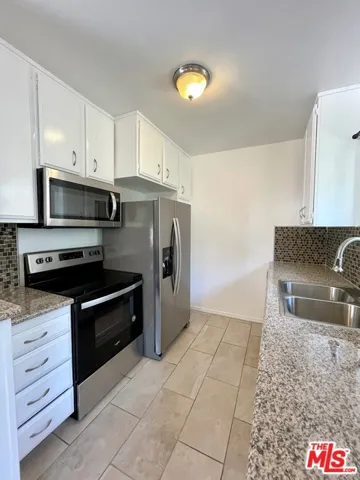 617 N Sweetzer Avenue 6, West Hollywood, California 90048
