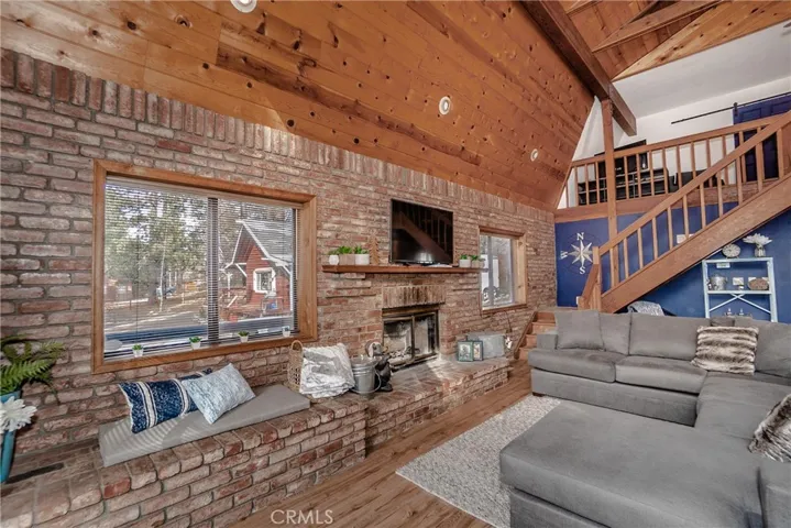 725 Temple Lane, Big Bear, California 92315