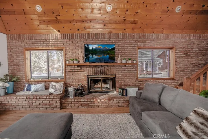725 Temple Lane, Big Bear, California 92315