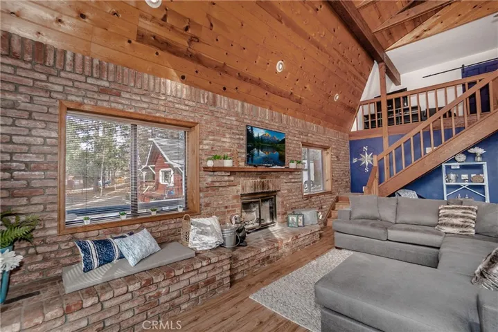 725 Temple Lane, Big Bear, California 92315