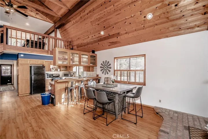725 Temple Lane, Big Bear, California 92315