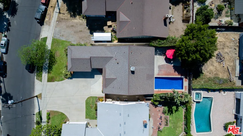 total lot, home, and yard space