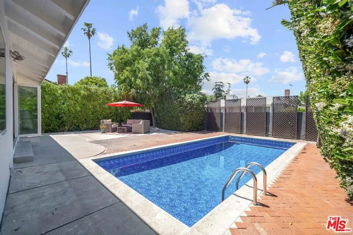 see e privacy in e back yard