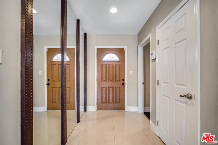 walk in rough e main door and entry space