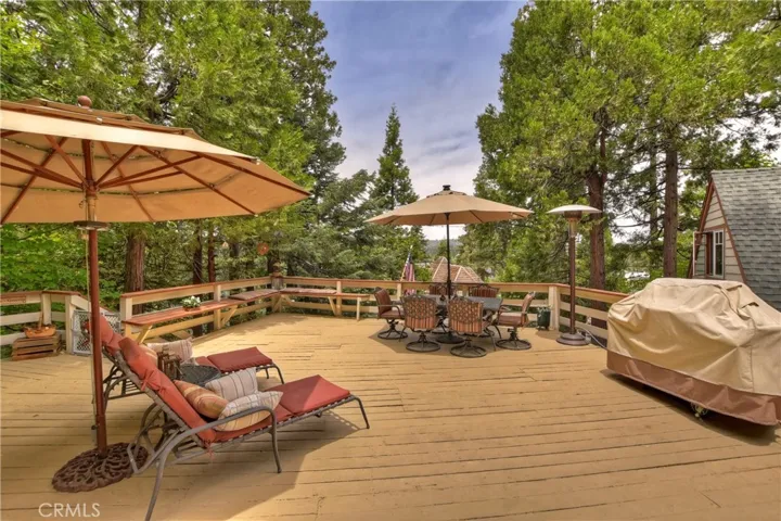 226 Holiday Drive, Lake Arrowhead, California 92352