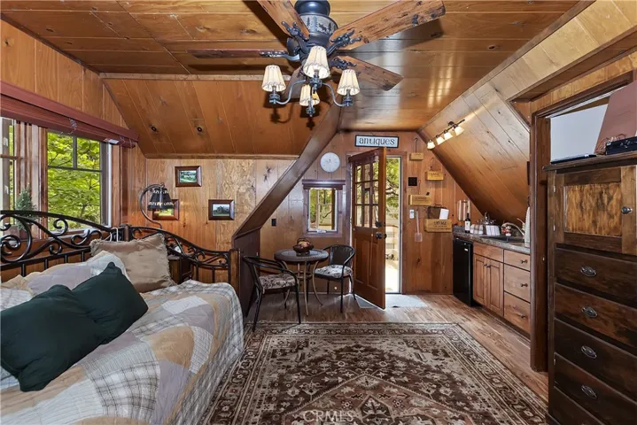 226 Holiday Drive, Lake Arrowhead, California 92352