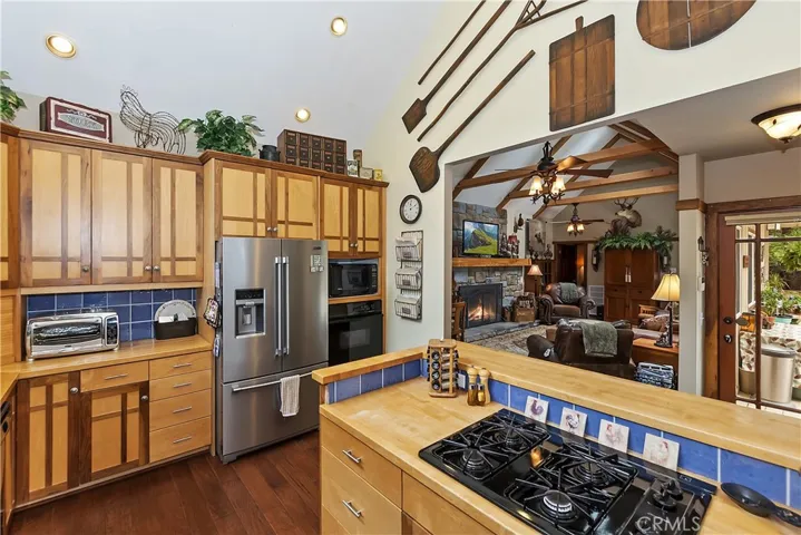 226 Holiday Drive, Lake Arrowhead, California 92352