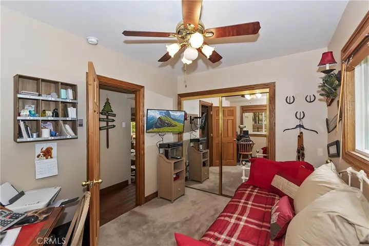 226 Holiday Drive, Lake Arrowhead, California 92352
