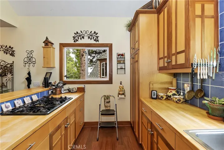 226 Holiday Drive, Lake Arrowhead, California 92352