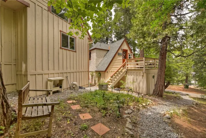 226 Holiday Drive, Lake Arrowhead, California 92352