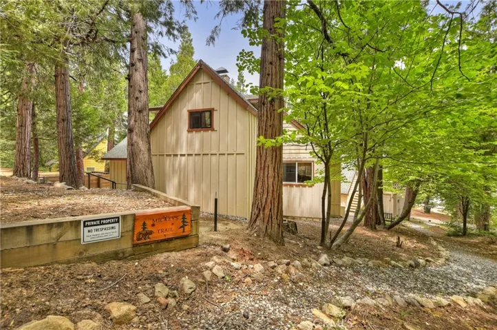 226 Holiday Drive, Lake Arrowhead, California 92352