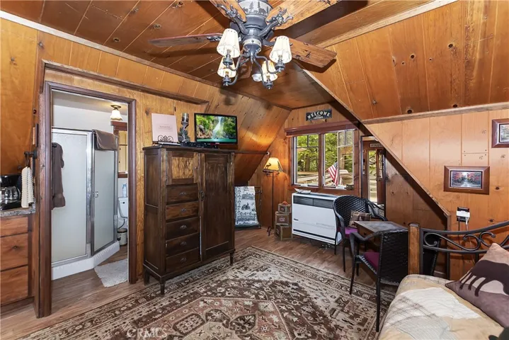 226 Holiday Drive, Lake Arrowhead, California 92352