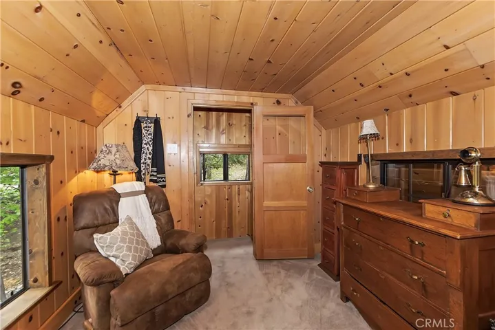 226 Holiday Drive, Lake Arrowhead, California 92352