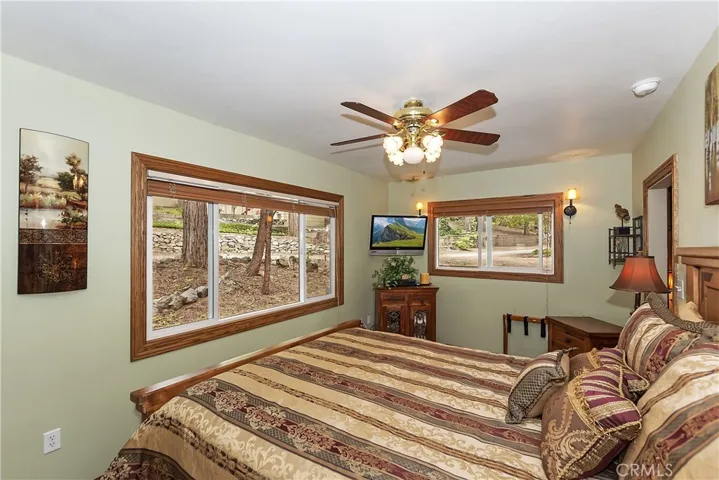 226 Holiday Drive, Lake Arrowhead, California 92352