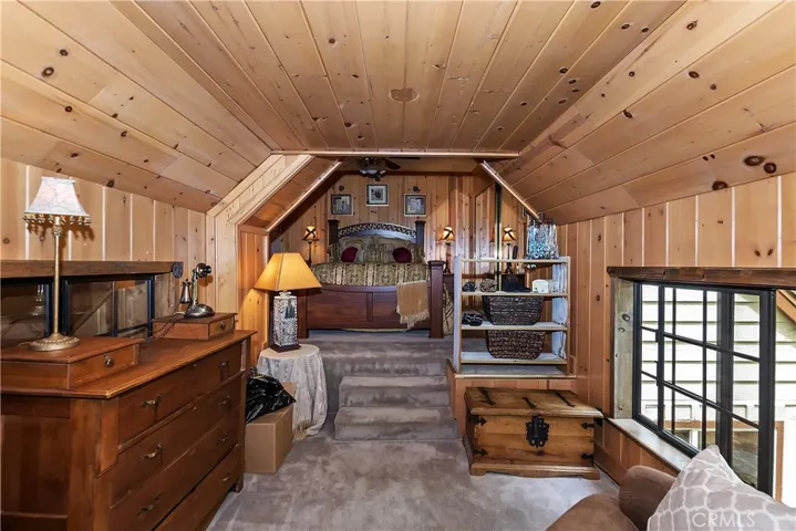 226 Holiday Drive, Lake Arrowhead, California 92352