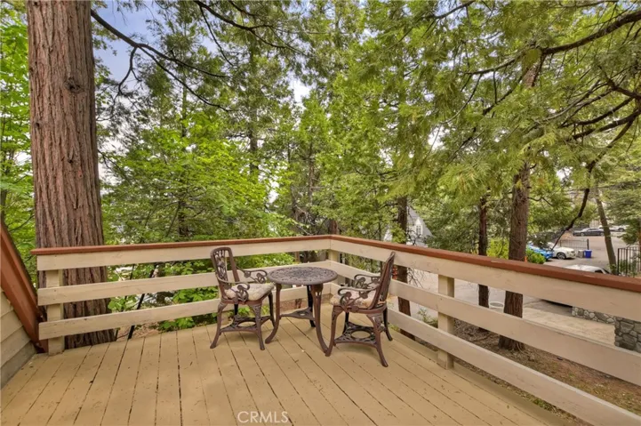 226 Holiday Drive, Lake Arrowhead, California 92352