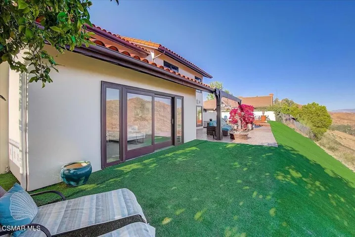 Spacious Back Yard
