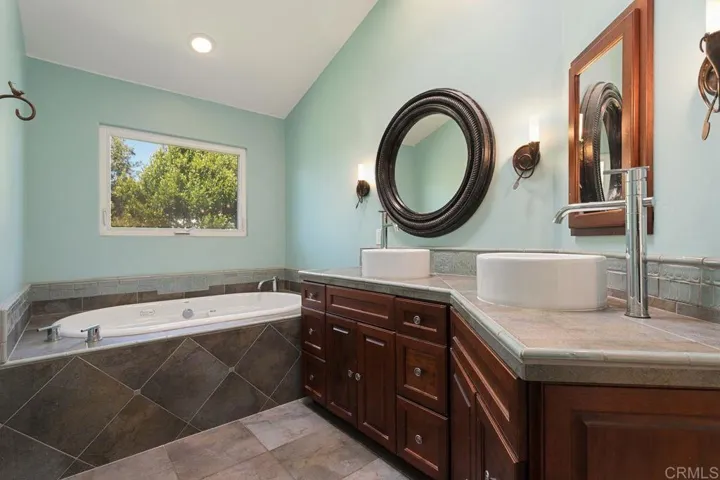 1738 Red Barn Road, Encinitas, California 92024