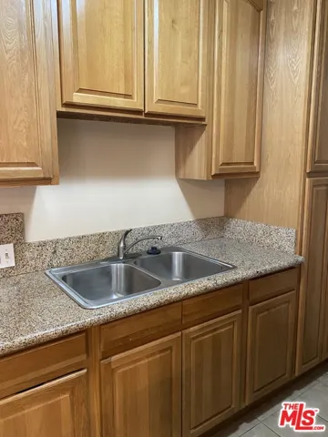 1552 Brockton Avenue 1, Los Angeles, California 90025