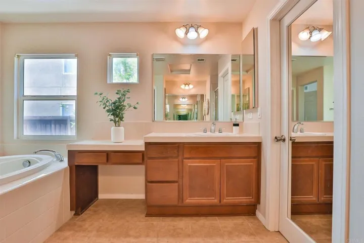 2956 Lake Breeze Court, Spring Valley, California 91977