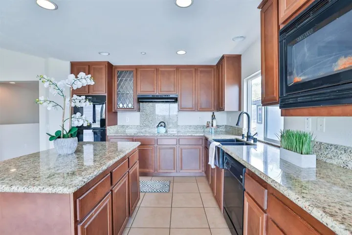 2956 Lake Breeze Court, Spring Valley, California 91977