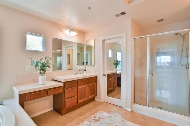 2956 Lake Breeze Court, Spring Valley, California 91977
