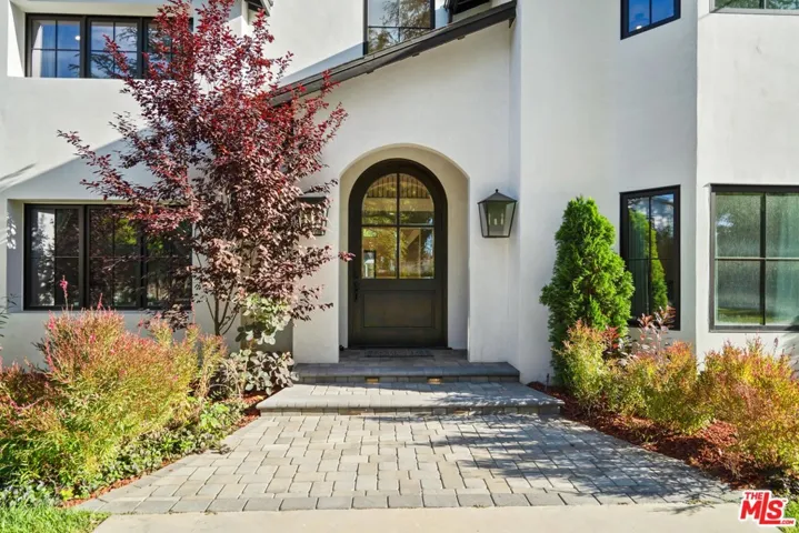 23100 Erwin Street, Woodland Hills, California 91367