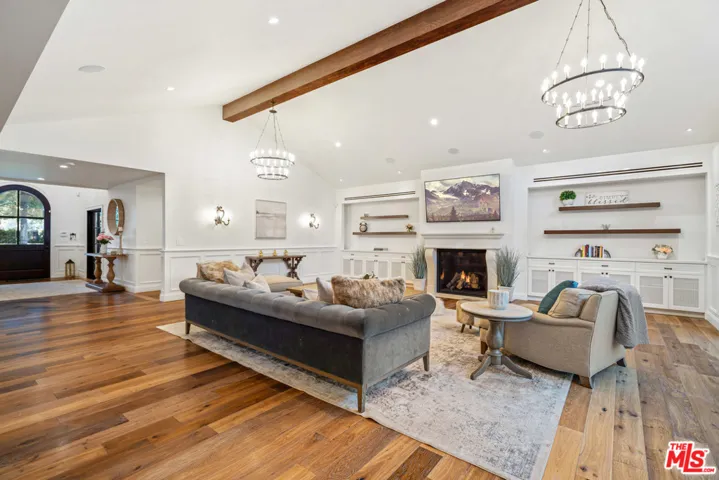 23100 Erwin Street, Woodland Hills, California 91367