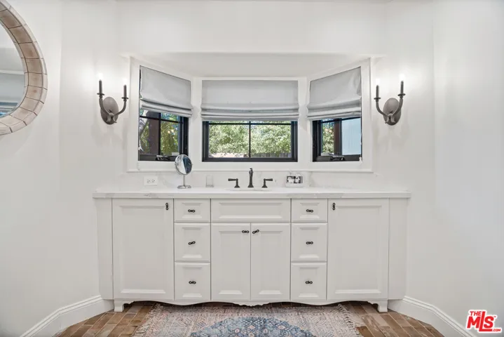 23100 Erwin Street, Woodland Hills, California 91367