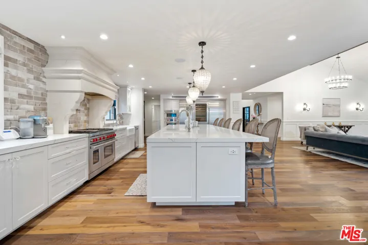 23100 Erwin Street, Woodland Hills, California 91367