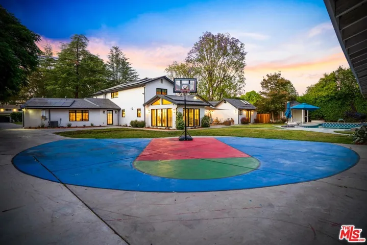 23100 Erwin Street, Woodland Hills, California 91367
